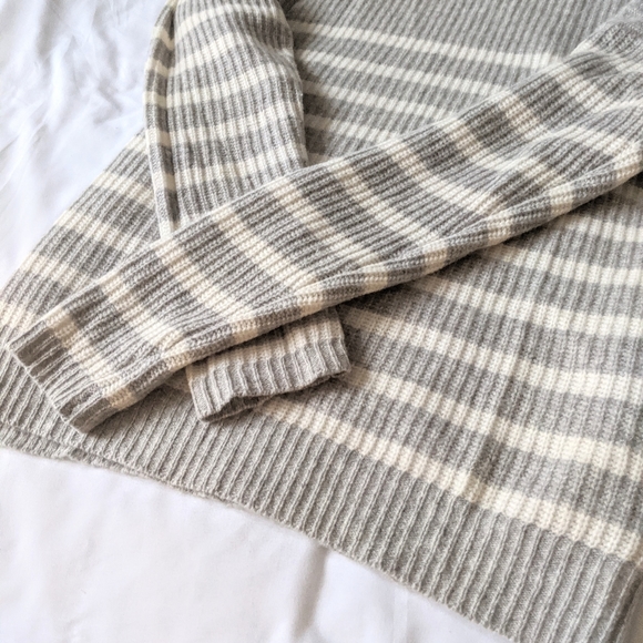 Ann Taylor sweater with cashmere - Picture 3 of 4